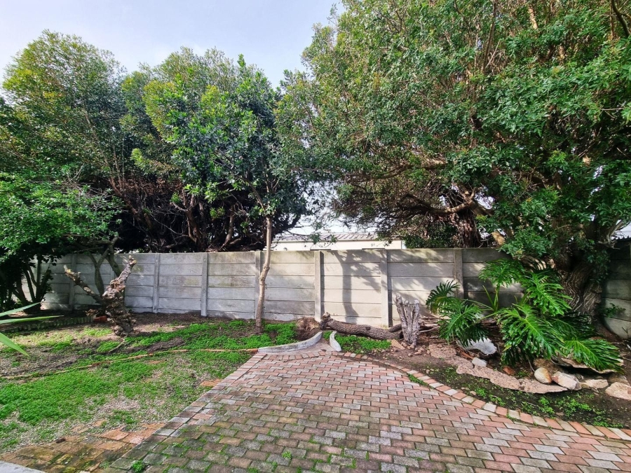 4 Bedroom Property for Sale in Sandbaai Western Cape